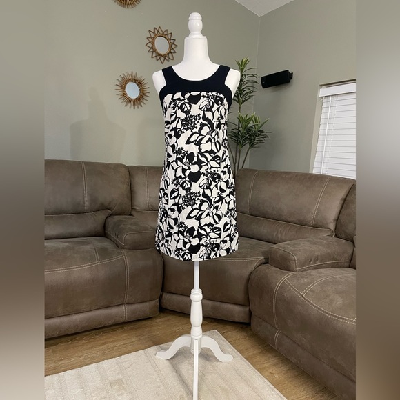 LOFT Dresses & Skirts - Ann Taylor LOFT Sleeveless Black and White Floral Dress Sz 2